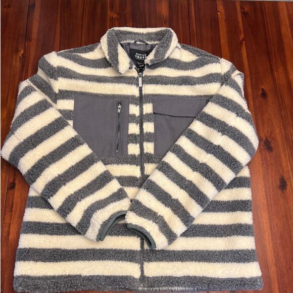 Native Youth Sherpa Gray & White Fleece Jacket, Large - Picture 4 of 5